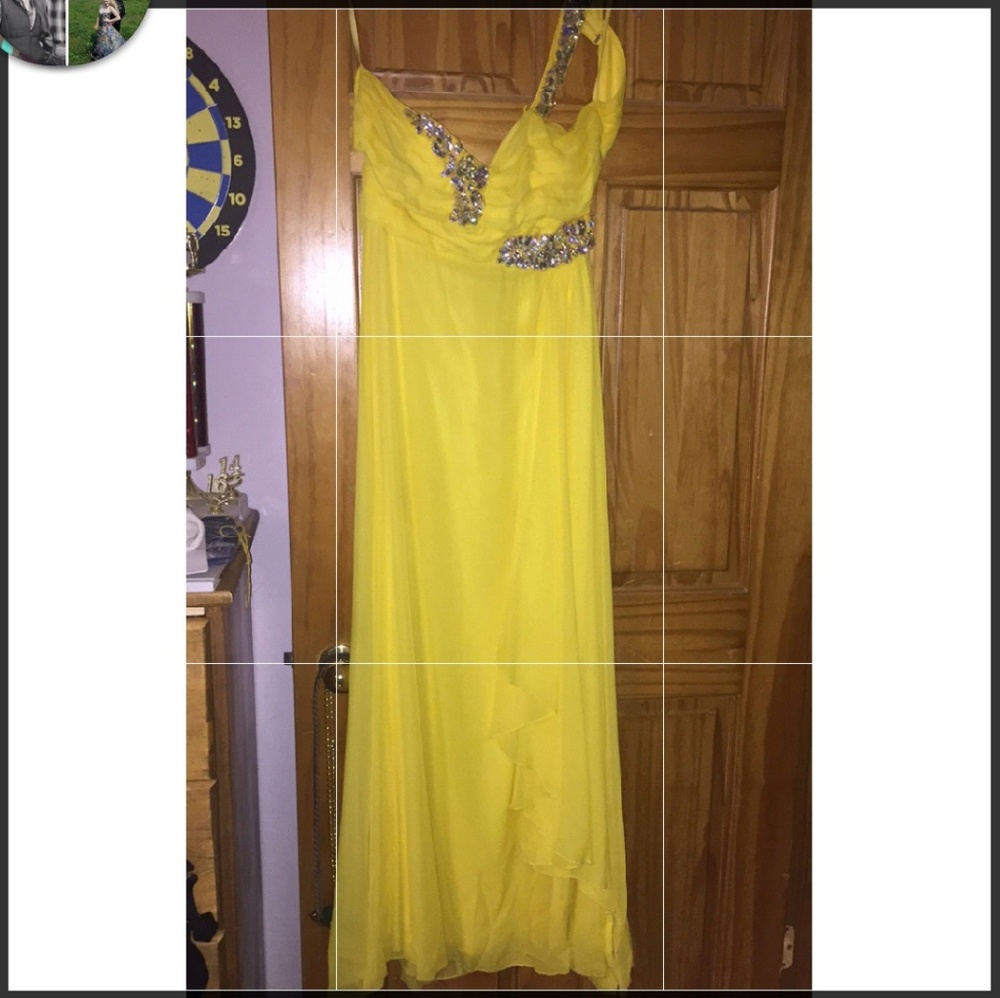 Beautiful yellow dress